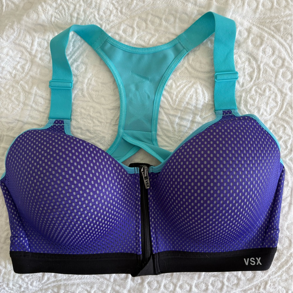 Victoria’s Secret Front-Closure Sports Bra